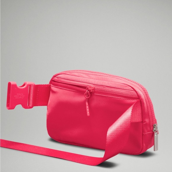 NWT Lululemon Everywhere Belt Bag 1L in Glaze Pink - Picture 6 of 9